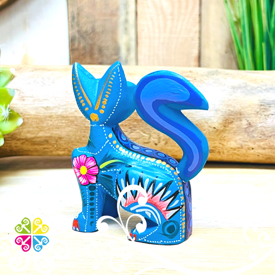 Small Sassy Cat Alebrije - Handcarve Wood Decoration Figure