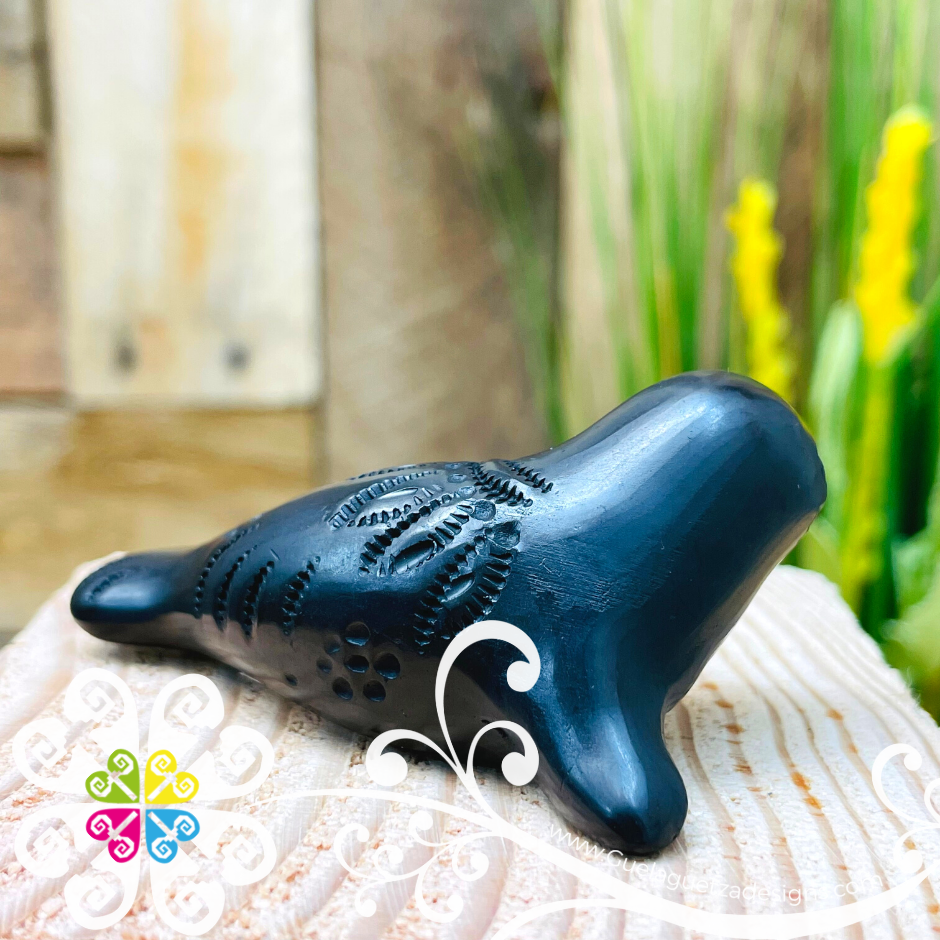 Mini Sean Lion Figure - Black Clay Oaxaca