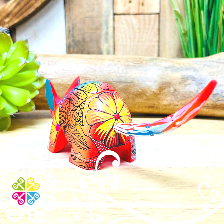 Small Armadillo Alebrije - Handcarve Wood Decoration Figure