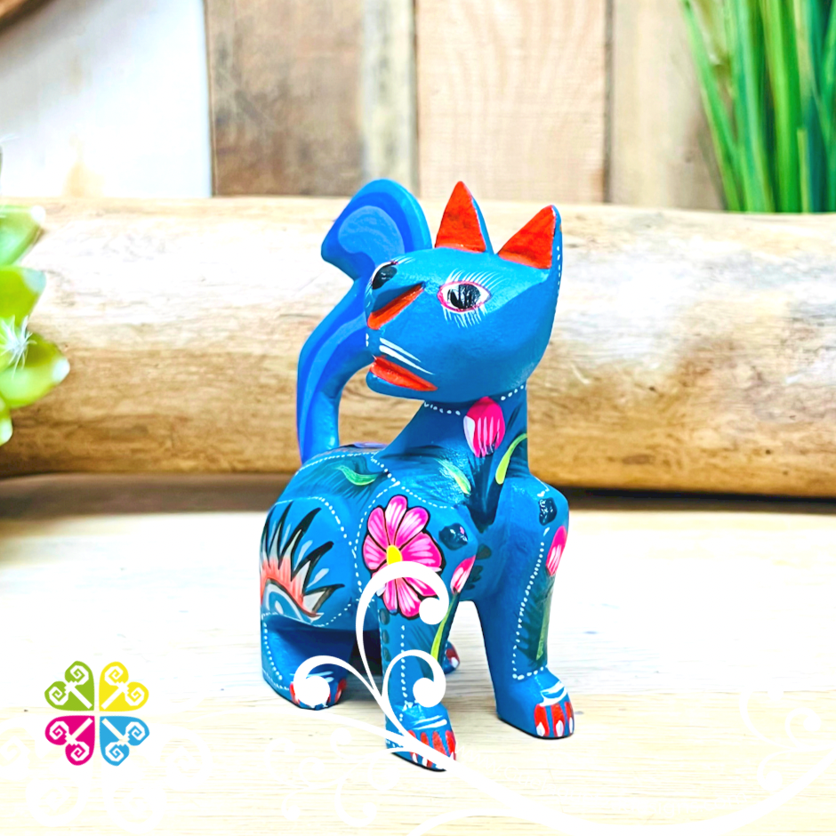 Small Sassy Cat Alebrije - Handcarve Wood Decoration Figure