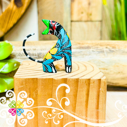 Mini Bent Cat Alebrije Handcarve Wood Decoration Figure