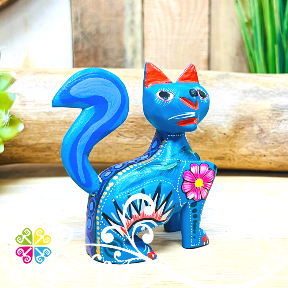 Small Sassy Cat Alebrije - Handcarve Wood Decoration Figure