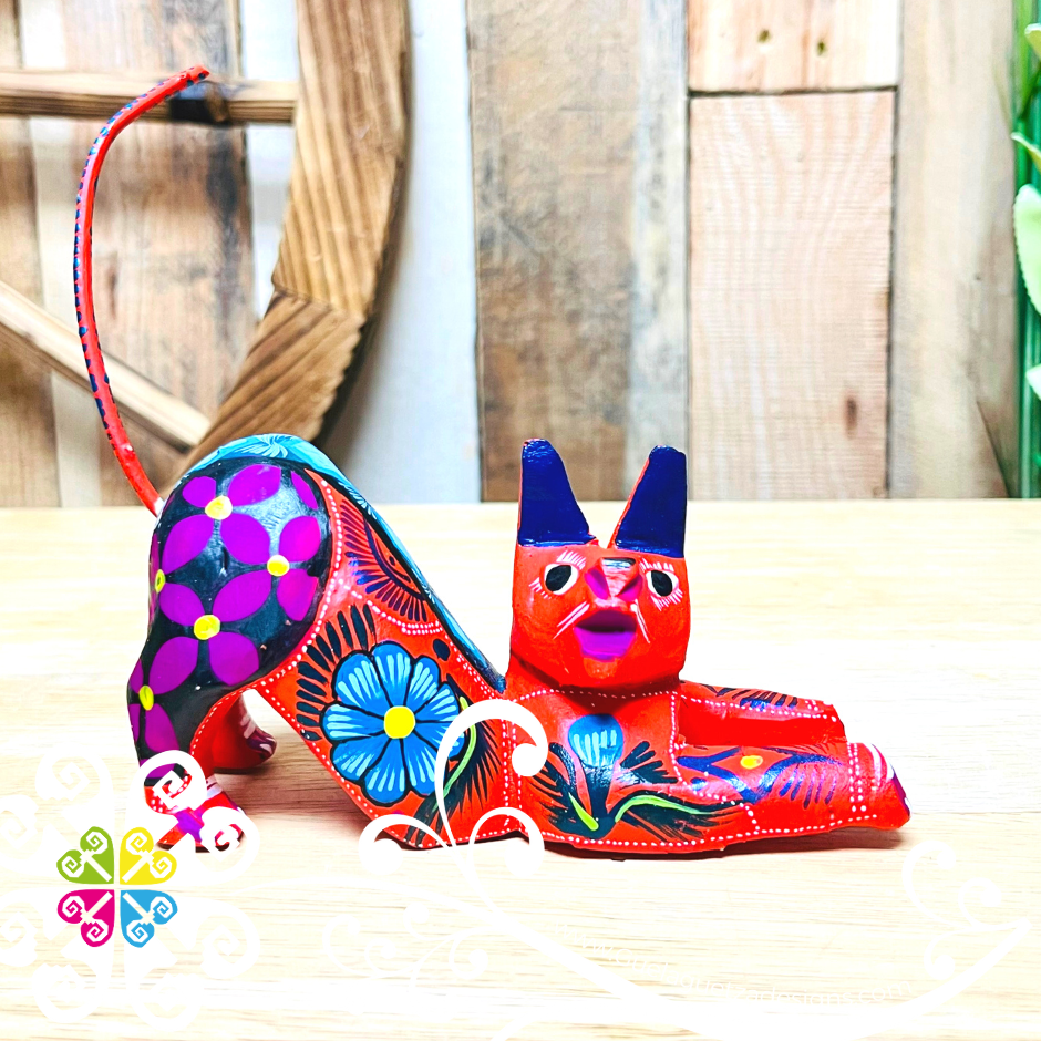 Medium Laying Down Cat Alebrije- Handcarve Wood Decoration Figure