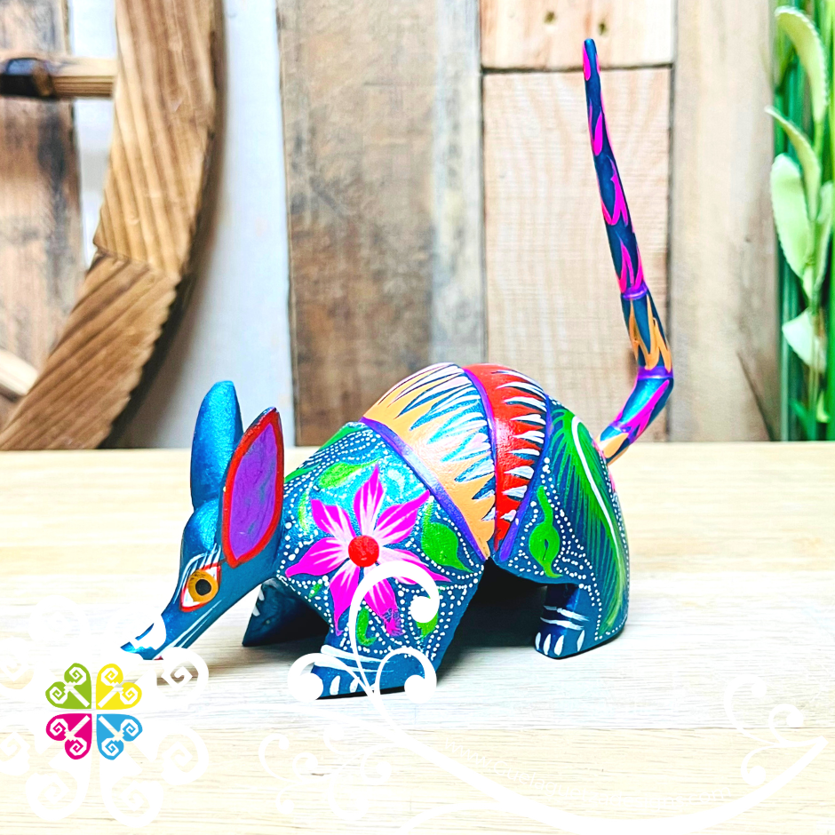 Medium Armadillo Alebrije - Handcarve Wood Decoration Figure