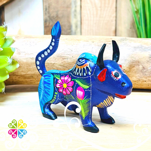 Small Bull Alebrije - Handcarve Wood Decoration Figure