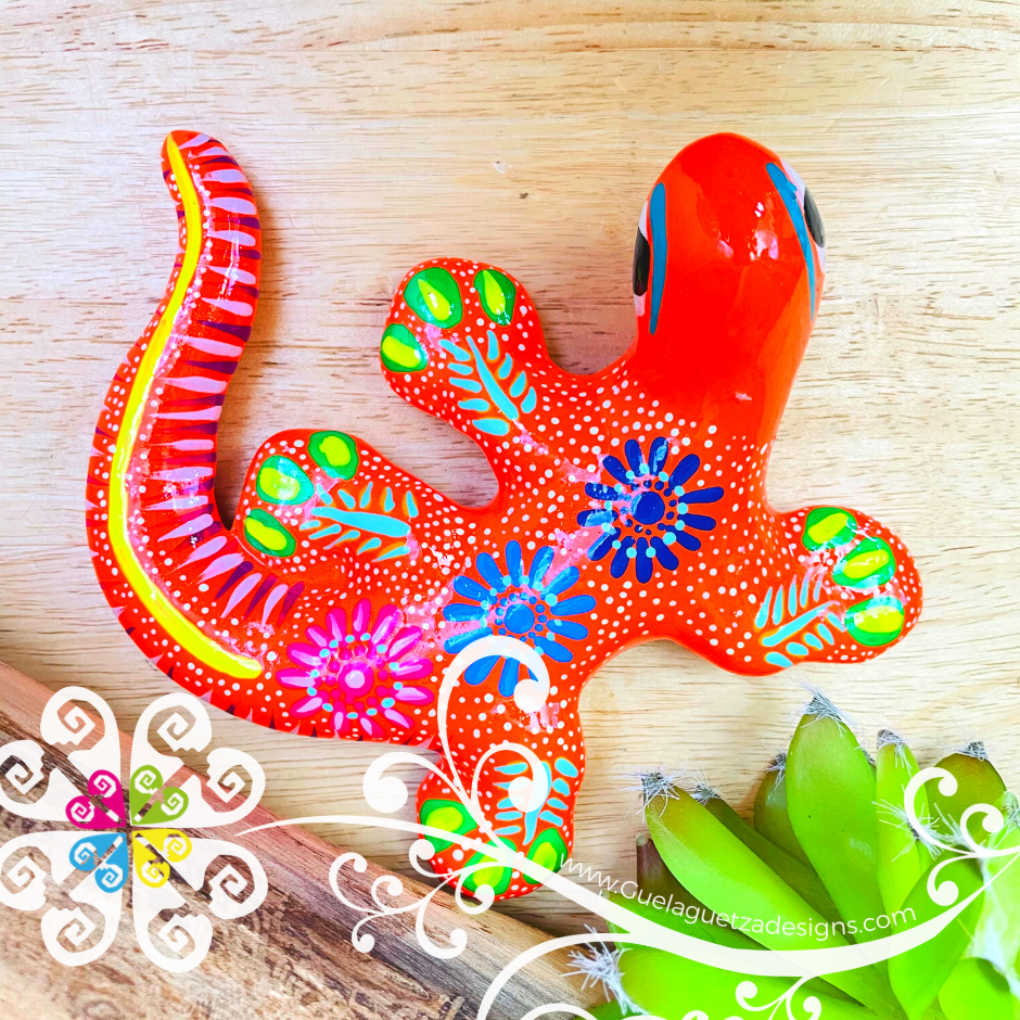 Small Clay Lizard Decor