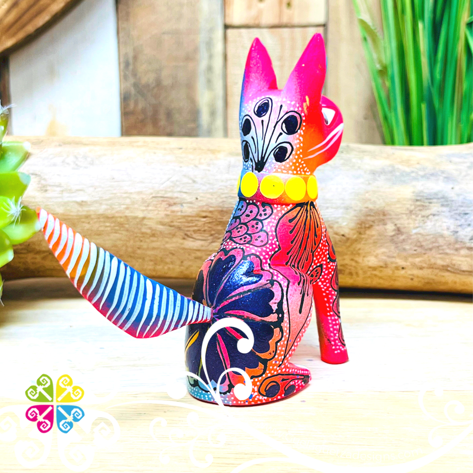 Small Rottweiler Alebrije - Handcarve Wood Decoration Figure