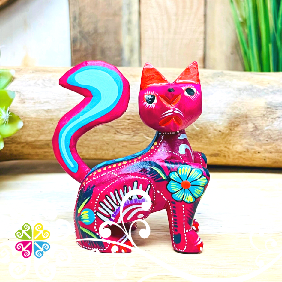 Small Sassy Cat Alebrije - Handcarve Wood Decoration Figure