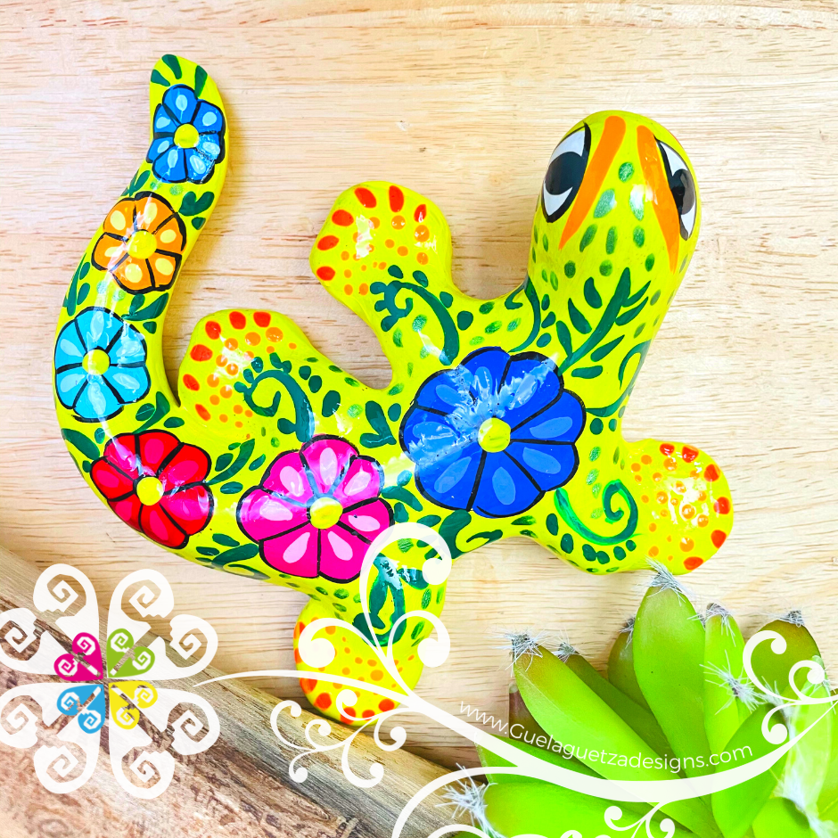 Small Clay Lizard Decor