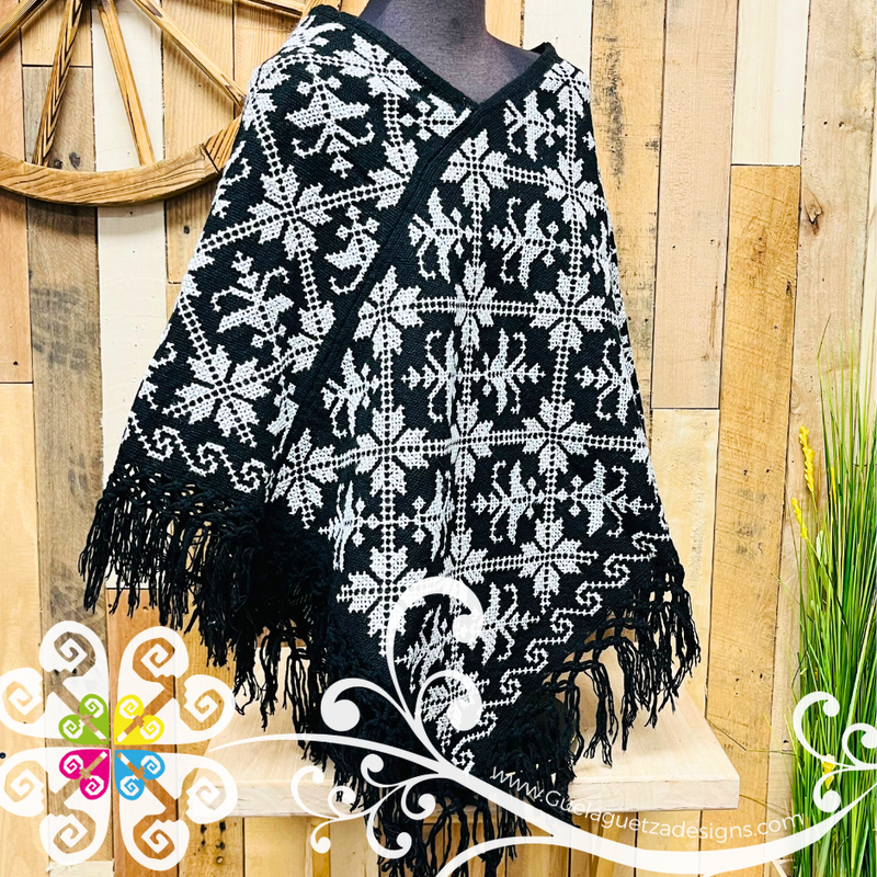 Mañanita or queshquémel, woven on a waist loom, store handmade. Handmade poncho.