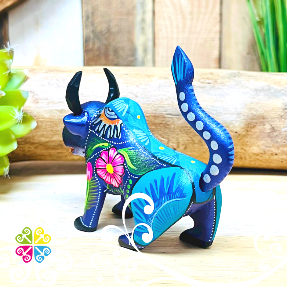 Small Bull Alebrije - Handcarve Wood Decoration Figure