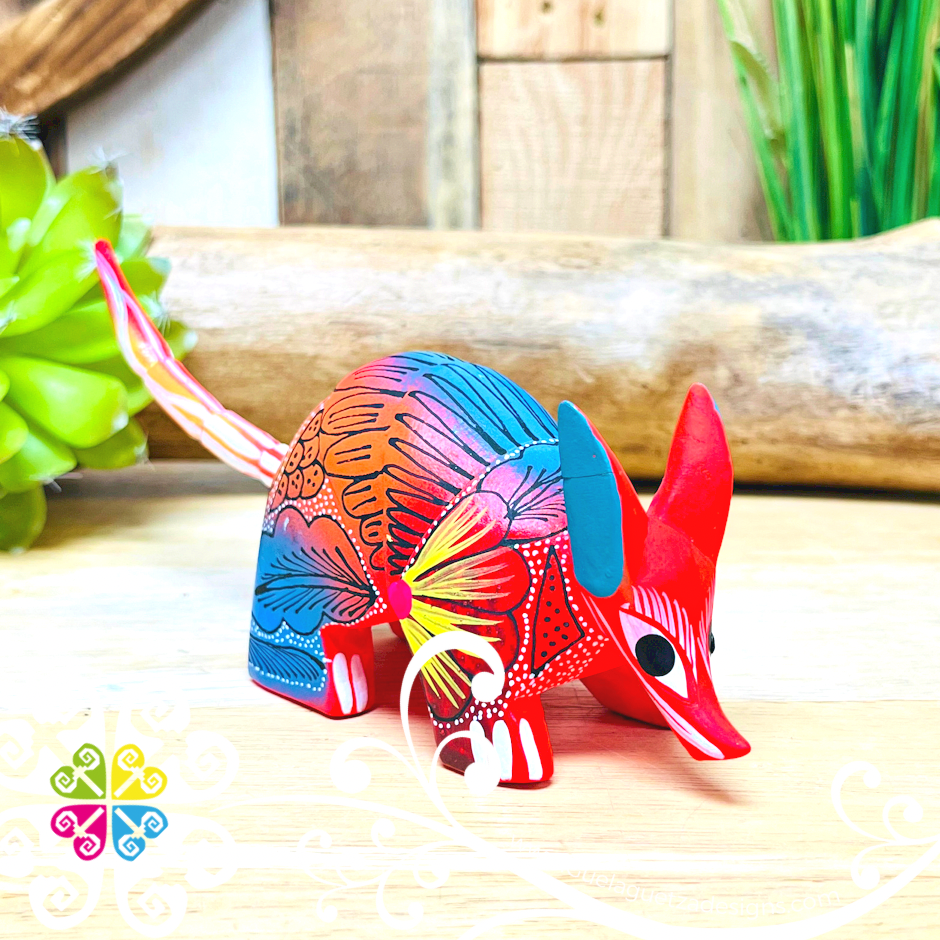 Small Armadillo Alebrije - Handcarve Wood Decoration Figure