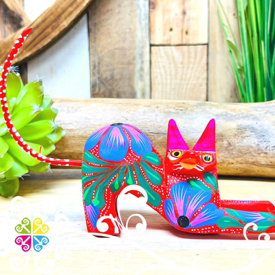 Medium Laying Down Cat Alebrije- Handcarve Wood Decoration Figure