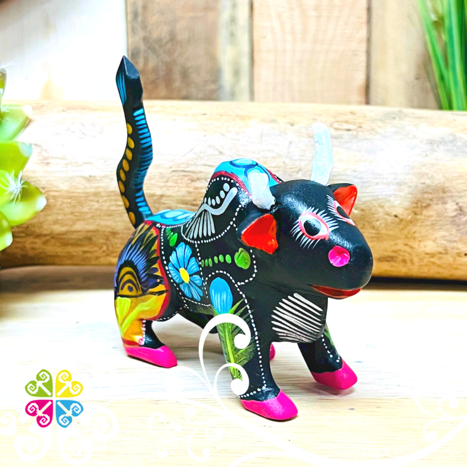 Small Bull Alebrije - Handcarve Wood Decoration Figure