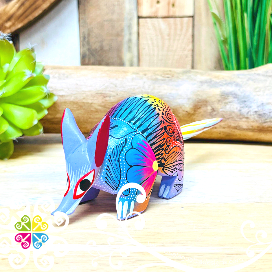 Small Armadillo Alebrije - Handcarve Wood Decoration Figure