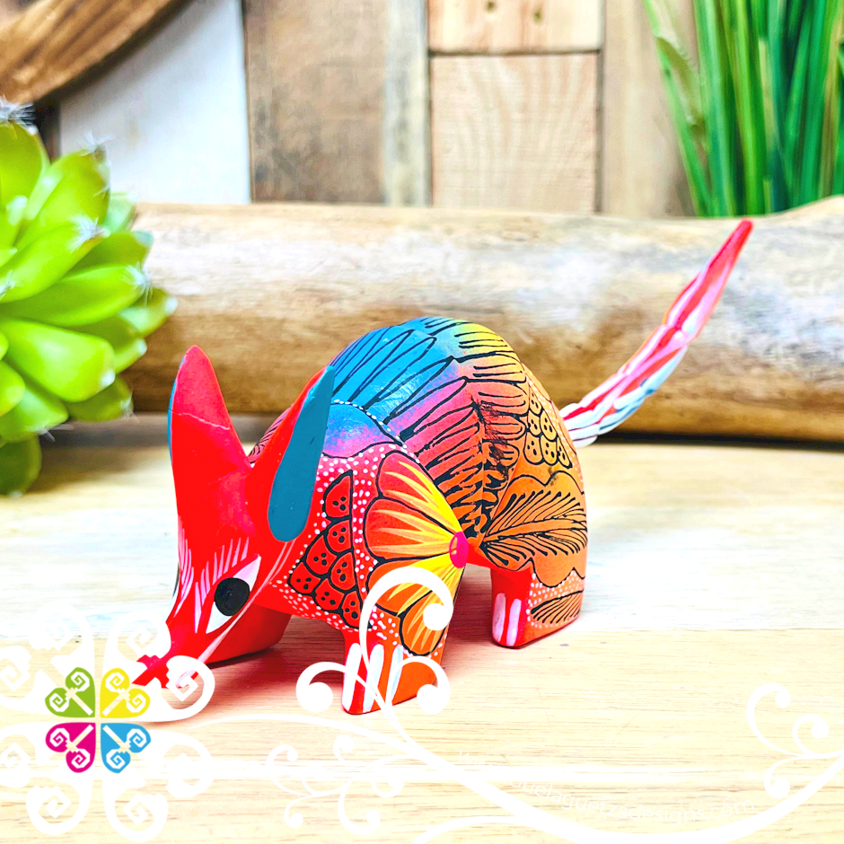 Small Armadillo Alebrije - Handcarve Wood Decoration Figure