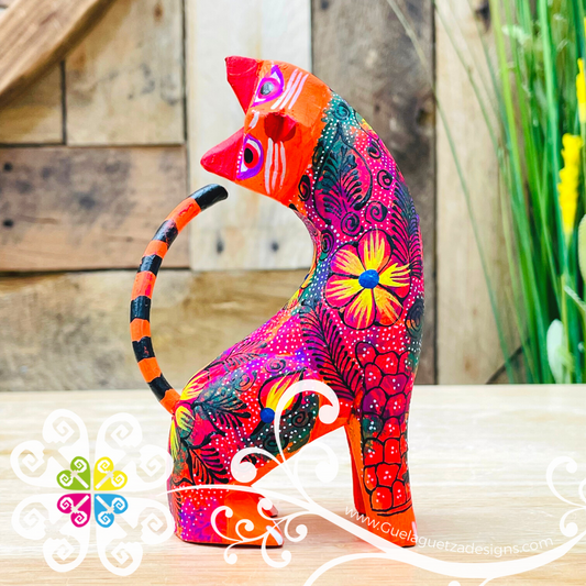 Medium Bending Cat Alebrije- Handcarve Wood Decoration Figure