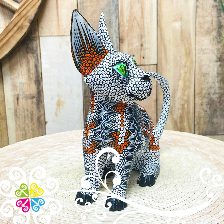 Large Seated Cat Alebrije - Handcarve Wood Decoration Figure