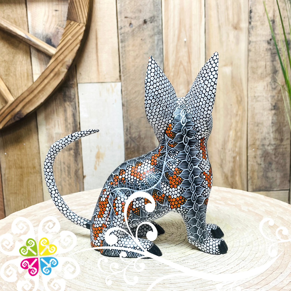 Large Seated Cat Alebrije - Handcarve Wood Decoration Figure