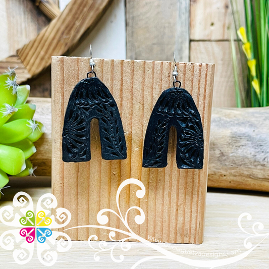 Herradura - Black Clay Earrings