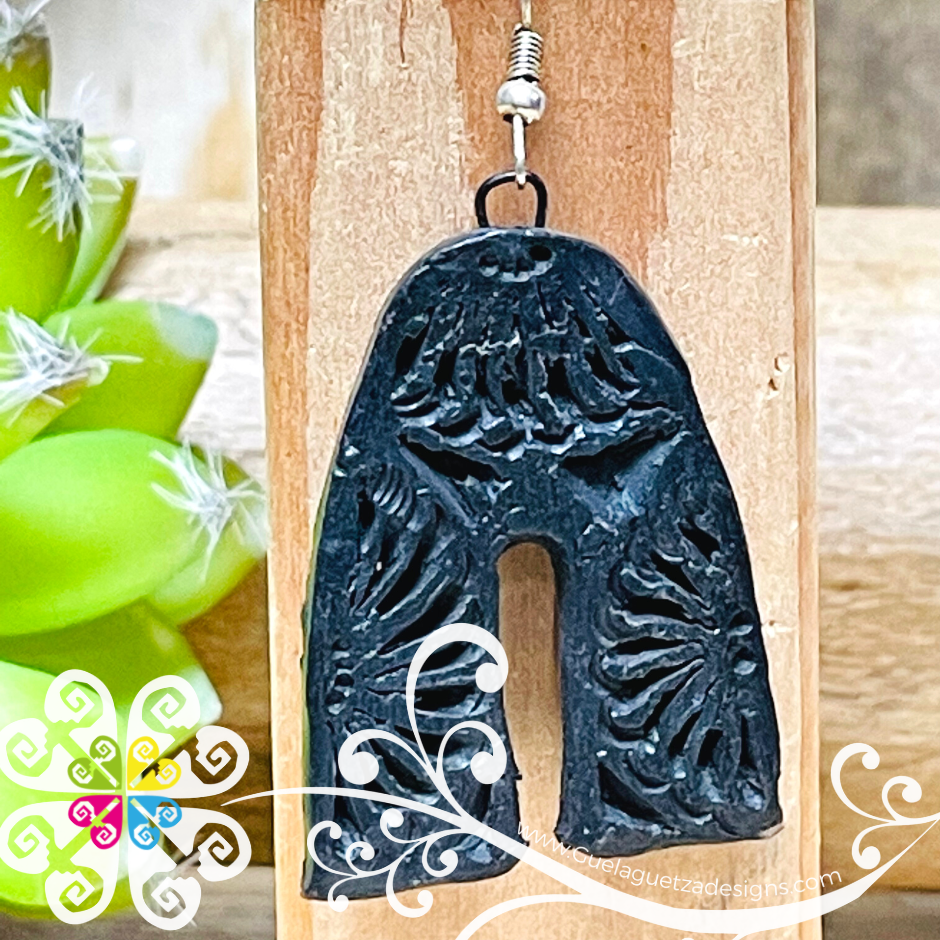 Herradura - Black Clay Earrings