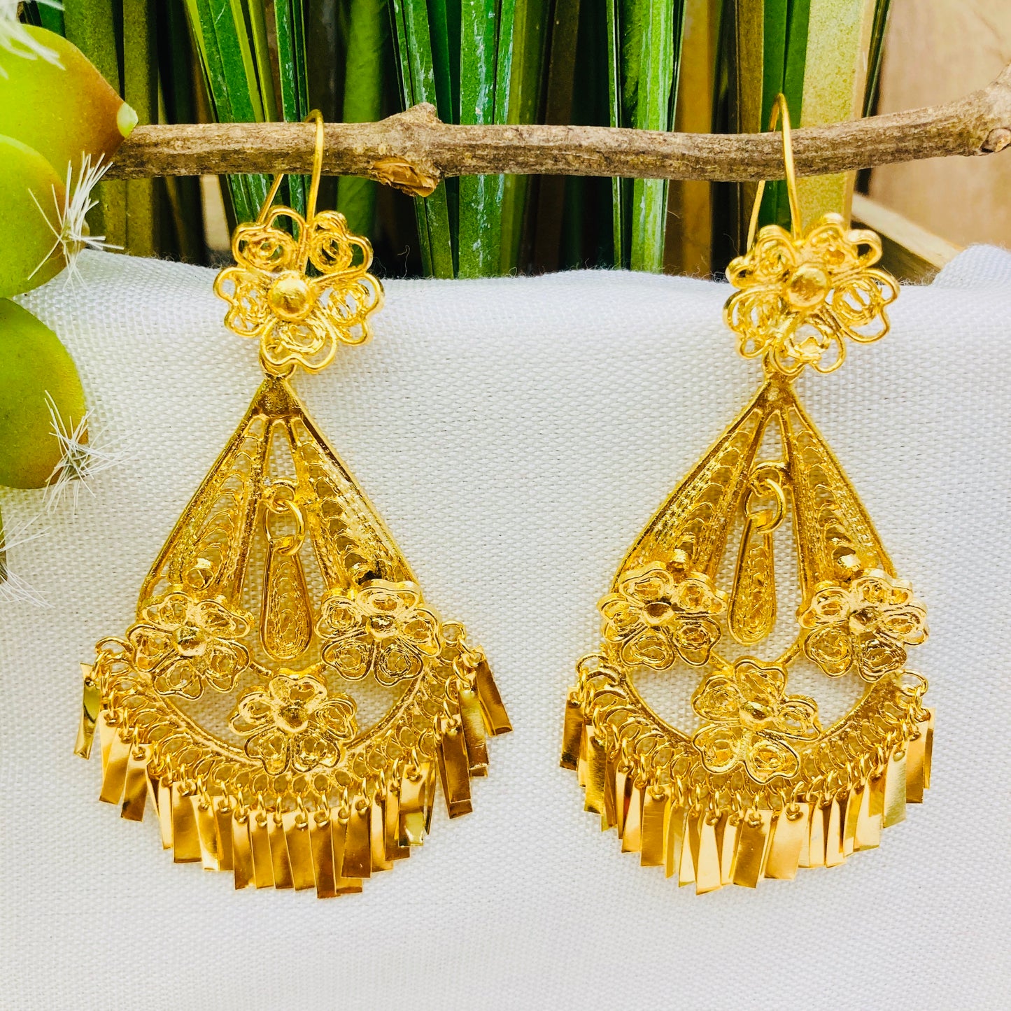 Medium Gold Filigrana Artisan Earrings